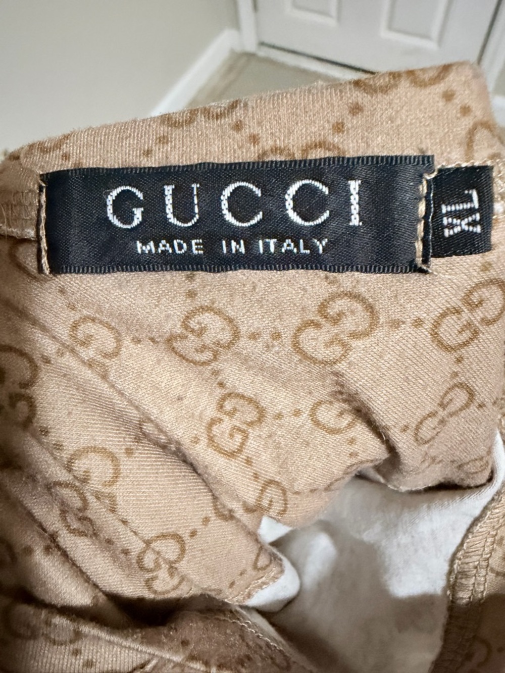 Gucci Beige Logo Monogram Tee with Green-Red Stripe - Picture 3 of 3